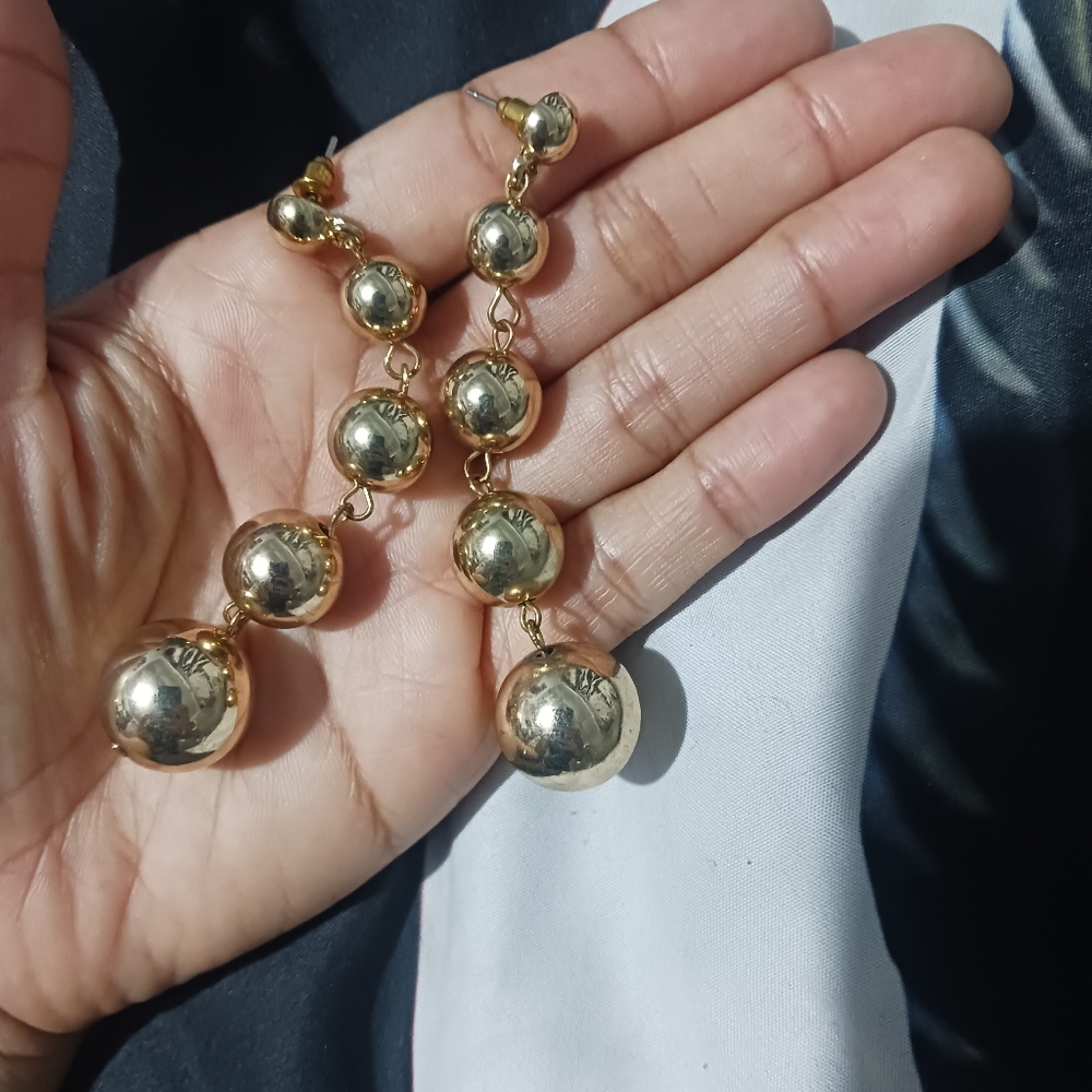 NEW Women Fashion gold balls long earrings - Picture 2 of 4